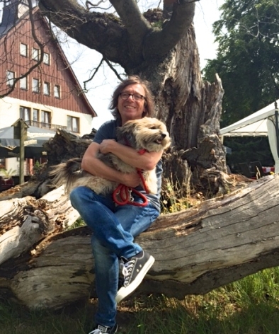Purple Schulz mit seinem Hund Thaddäus